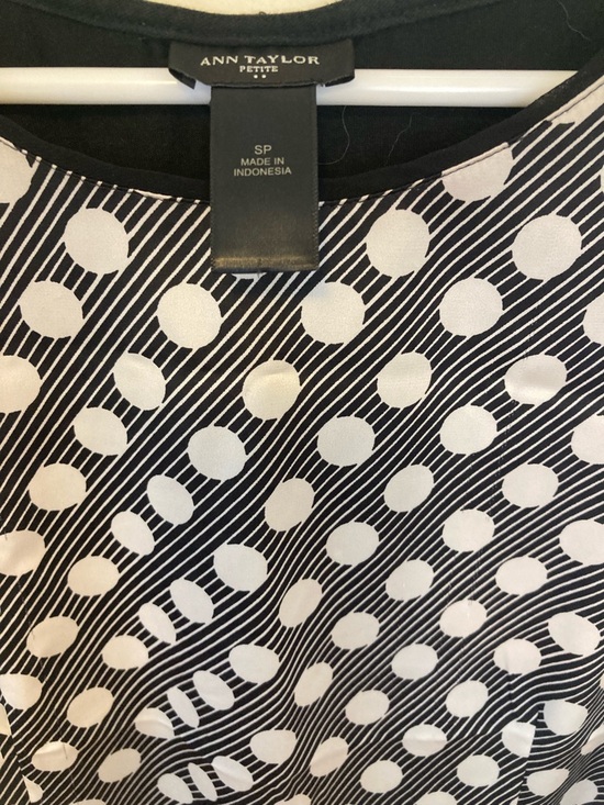 6 Ann Taylor/Loft tops. All sizes small and petite small. - Picture 5 of 13